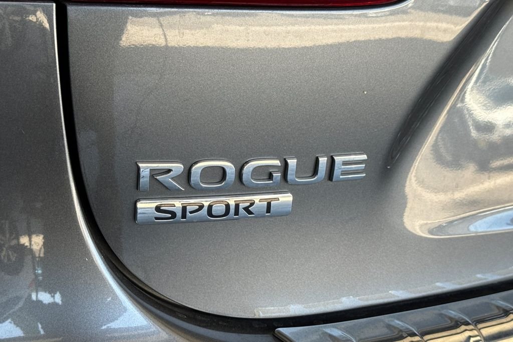Used 2019 Gray Nissan SV image 9
