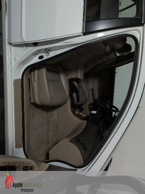 Used 2005 White Honda EX-L image 27