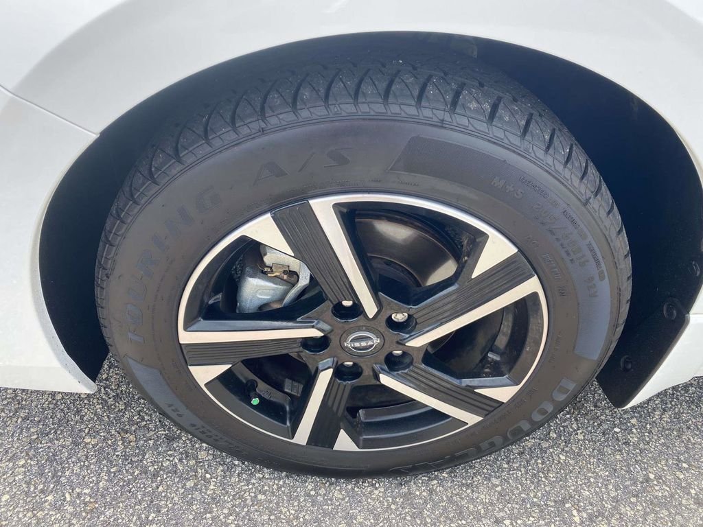 Used 2025 Cloud White Nissan SV image 4