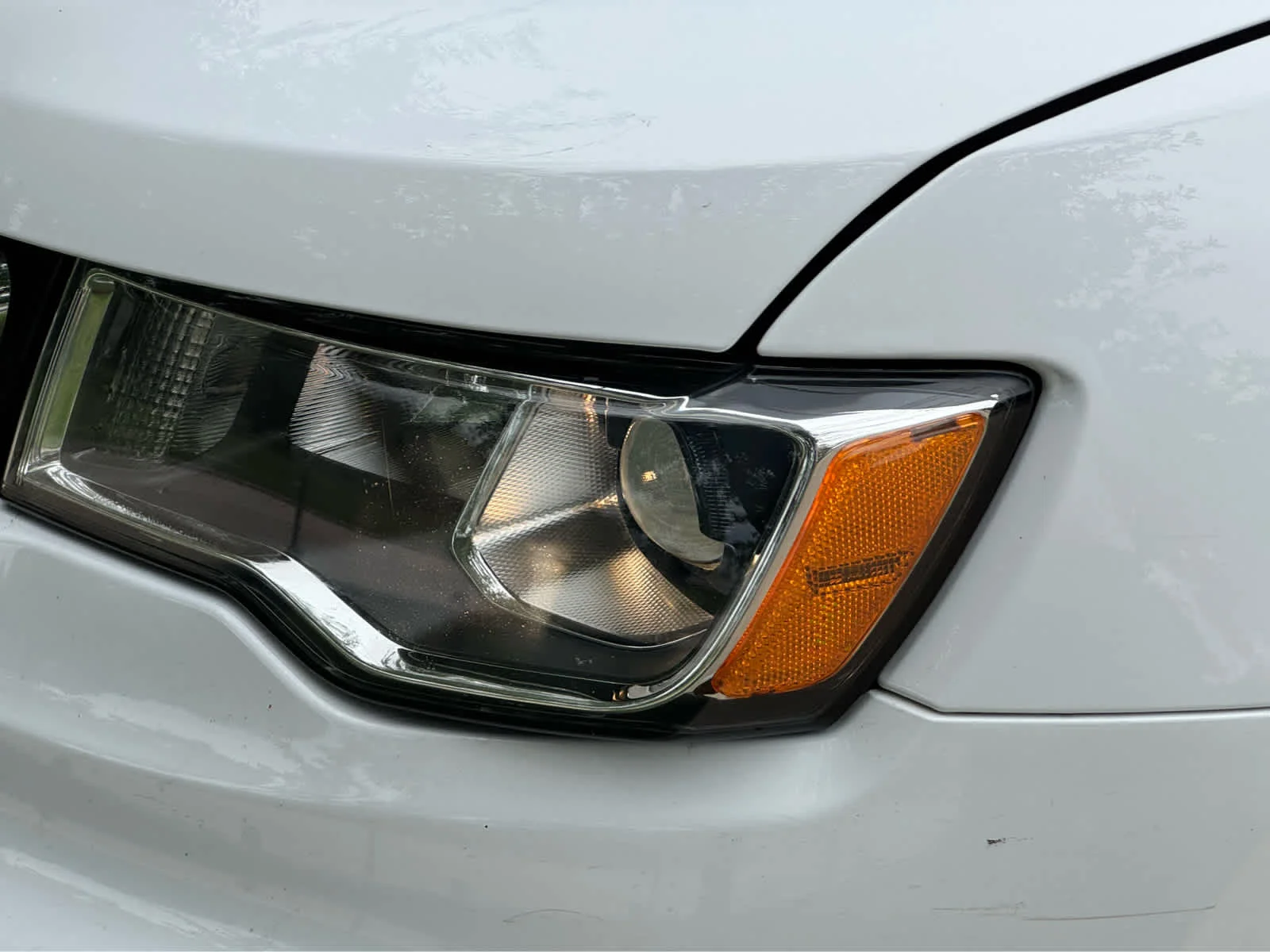 Used 2018 Bright White Clearcoat Jeep Limited image 9