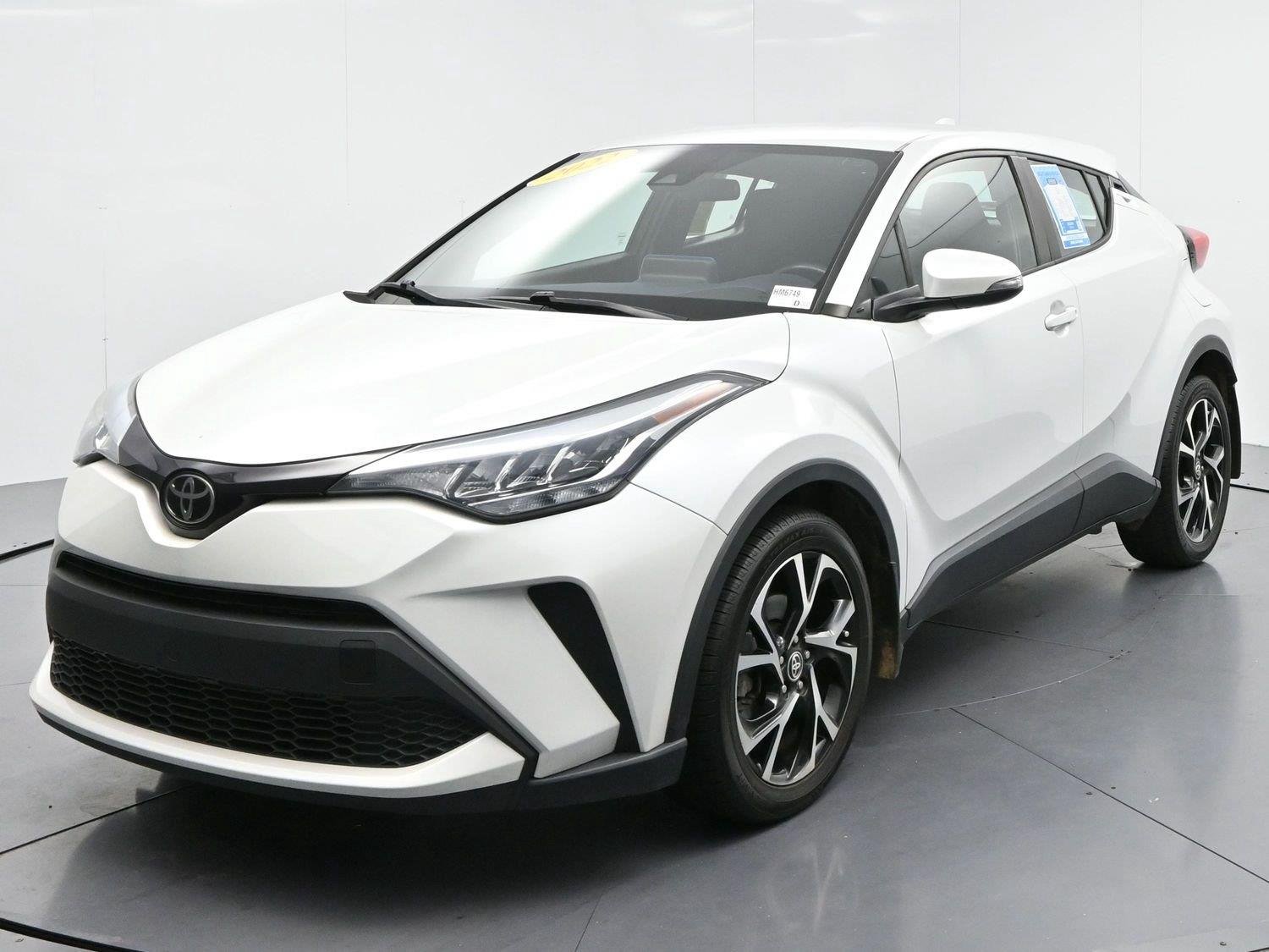 Used 2022 Wind Chill Pearl Toyota XLE image 3