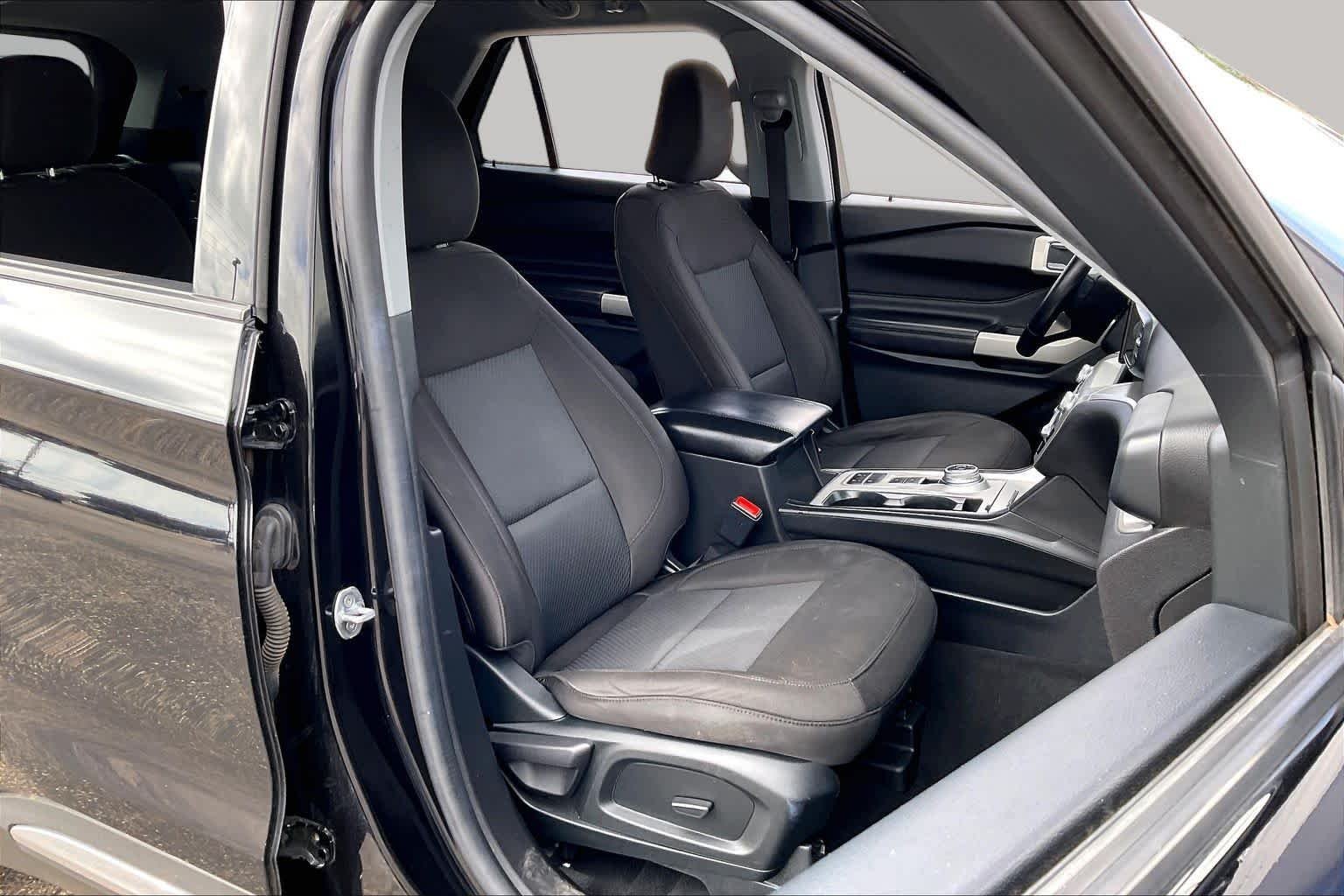 Used 2022 Agate Black Metallic Ford XLT image 9