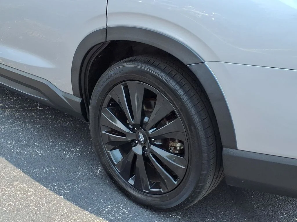 Used 2022 Ice Silver Metallic Subaru Onyx Edition image 19