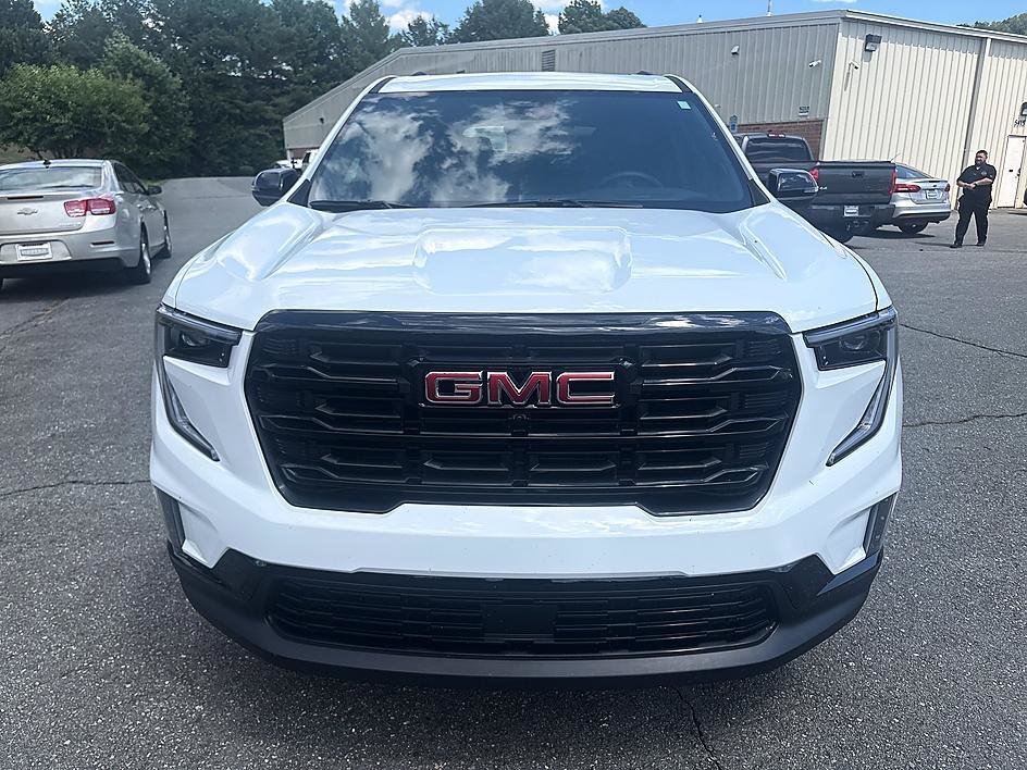 Used 2024 Summit White GMC FWD Elevation image 10