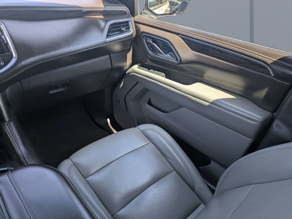 Used 2021 White Chevrolet Z71 image 18