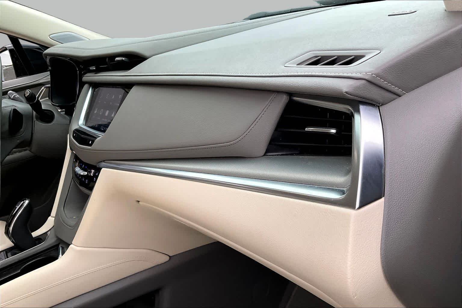 Used 2025 Stellar Black Metallic Cadillac FWD Premium Luxury image 18