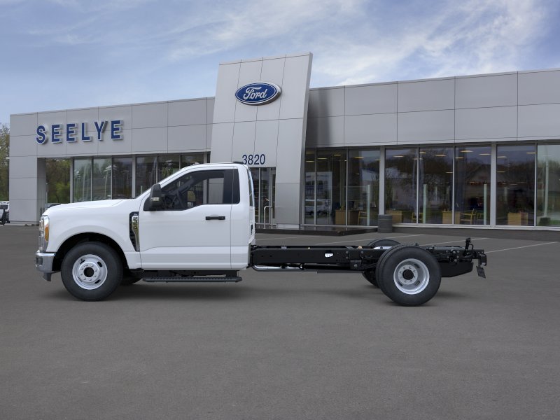New 2026 Oxford White Ford F-350® XL image 3