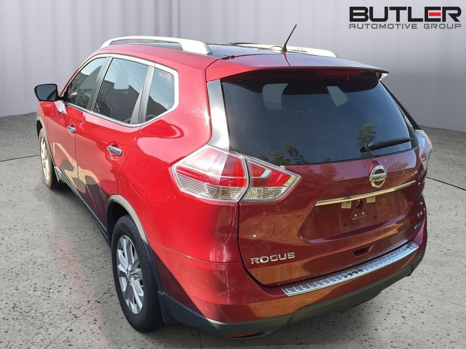 Used 2014 Cayenne Red Nissan SV image 10