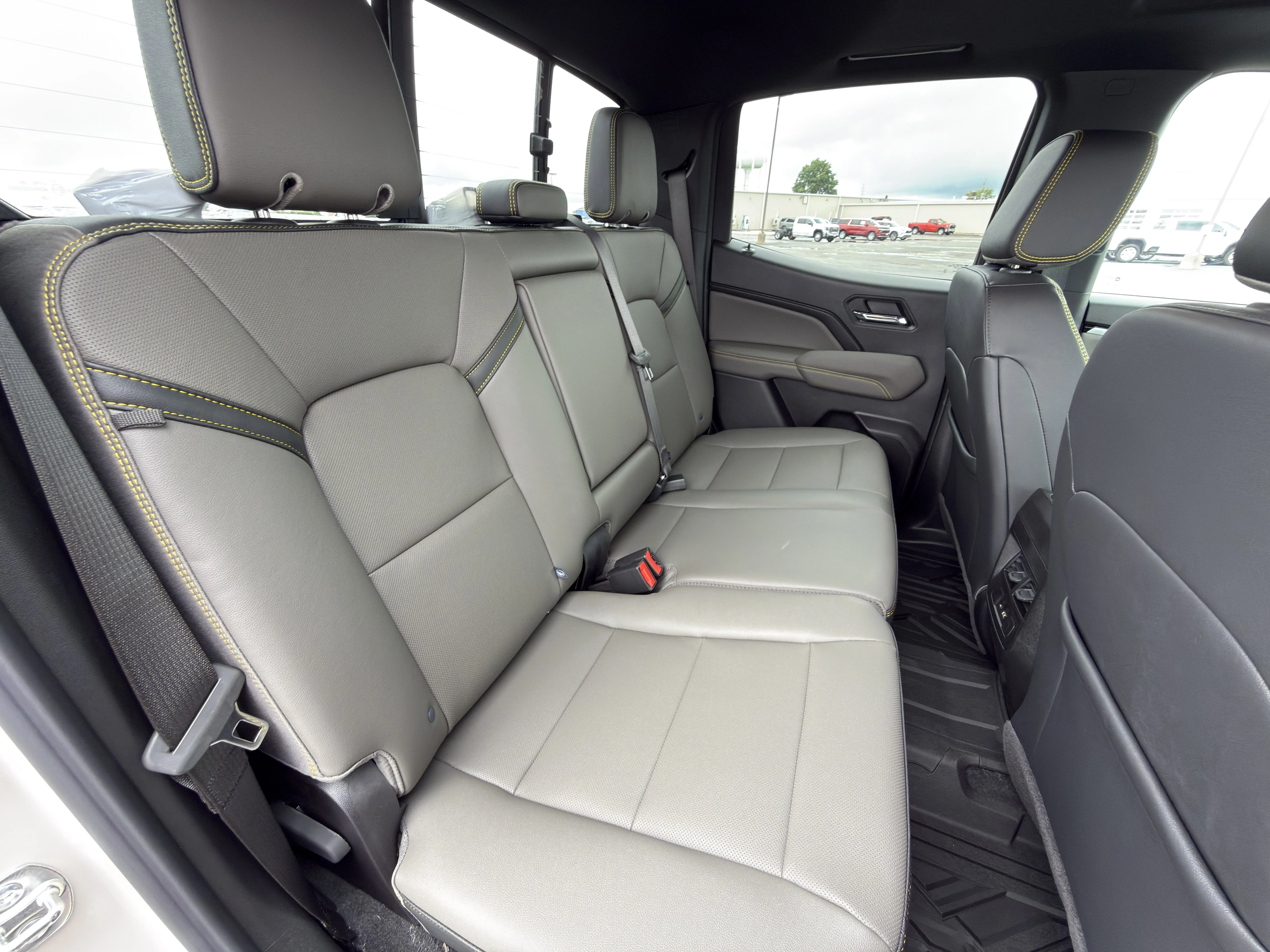 2026 Chevrolet Colorado ZR2 - Photo 16