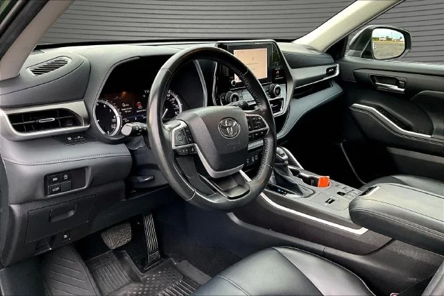 Used 2023 Green Toyota XLE image 17