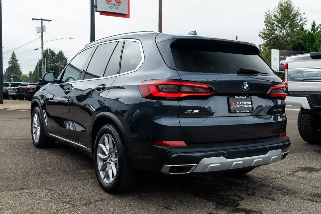 Used 2021 Gray BMW xDrive40i image 4