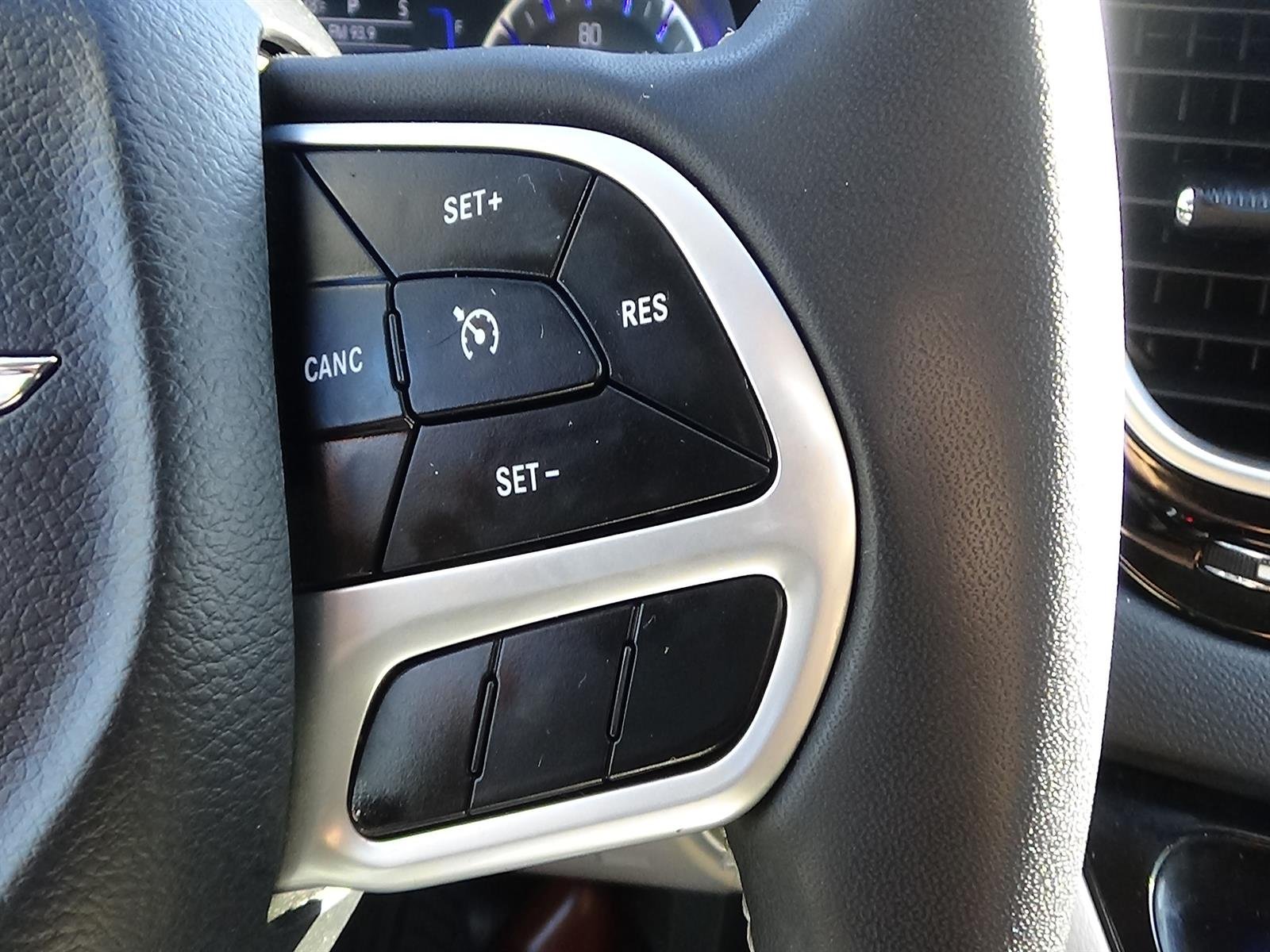 Used 2023 Bright White Clear Coat (pw7) Chrysler LX image 19