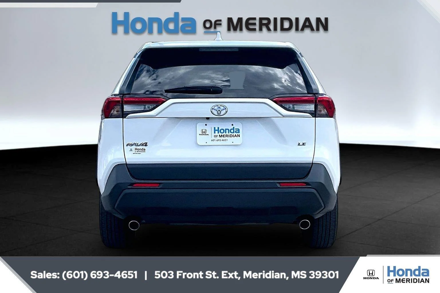 Used 2025 Ice Cap Toyota LE image 4