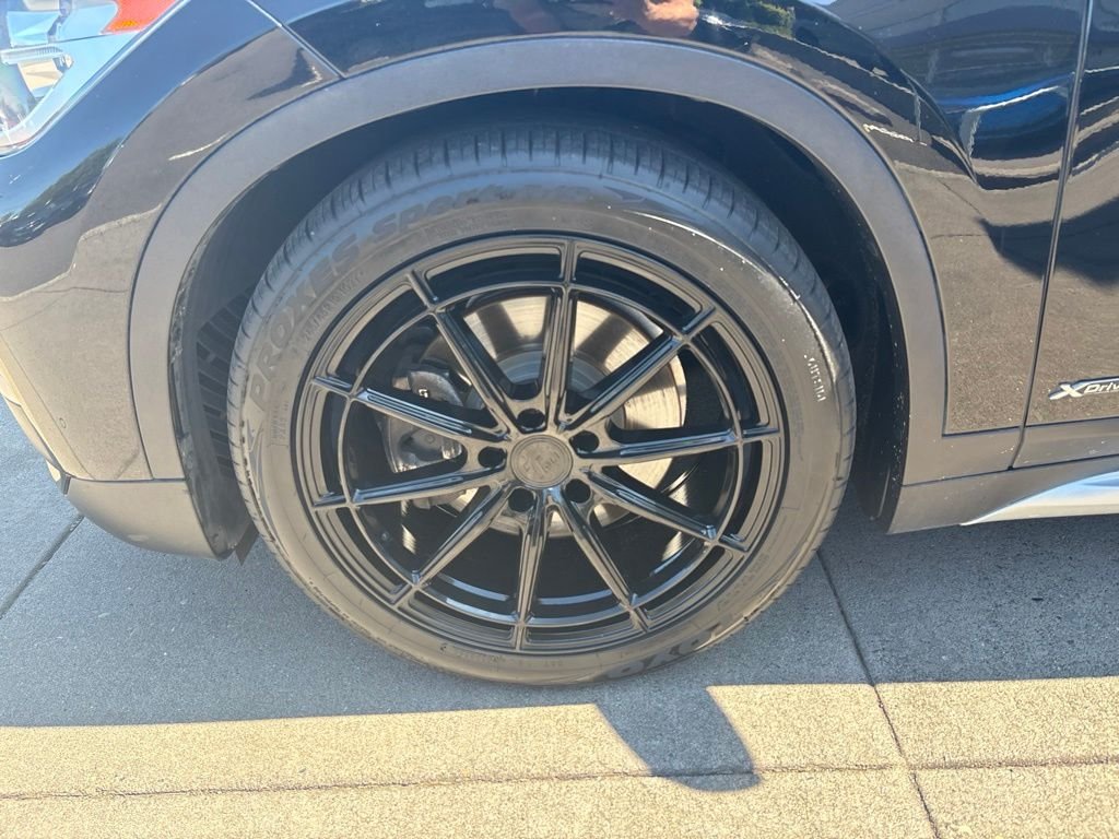 Used 2018 Jet Black BMW xDrive28i image 11