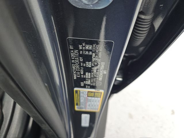 Used 2025  Kia LX image 14