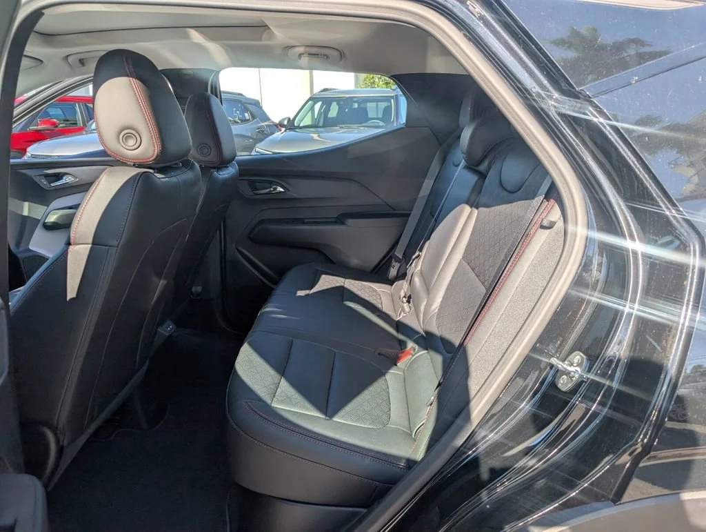2027 Chevrolet Bolt RS - Photo 7