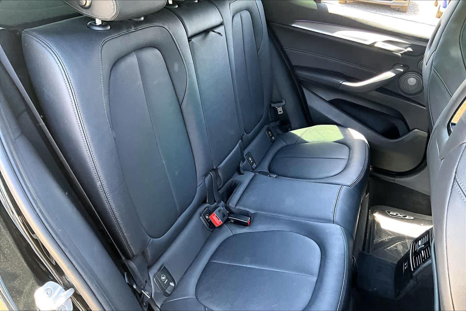 Used 2020 Black Sapphire Metallic BMW M35i image 17