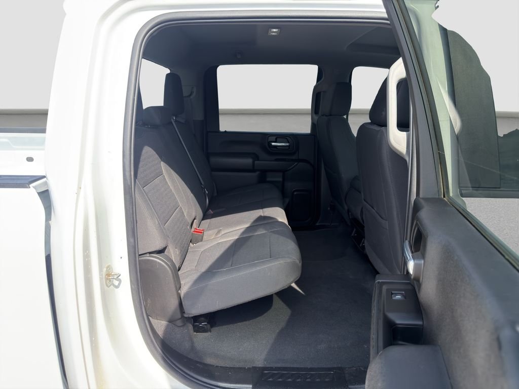 Used 2022 White Chevrolet Custom image 19