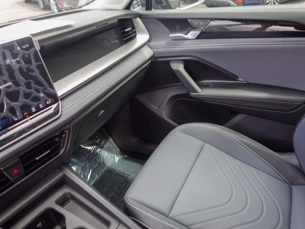 New 2026 Platinum Gray Metallic Volkswagen SE image 18