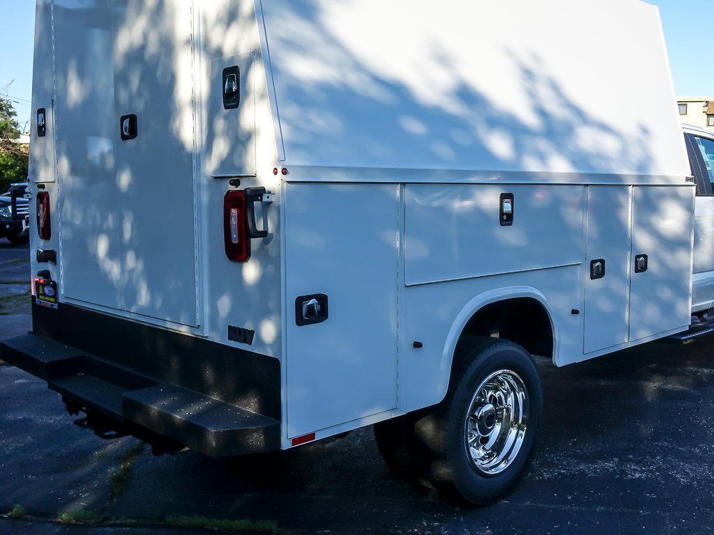New 2026 Oxford White Ford 11' KUV image 15