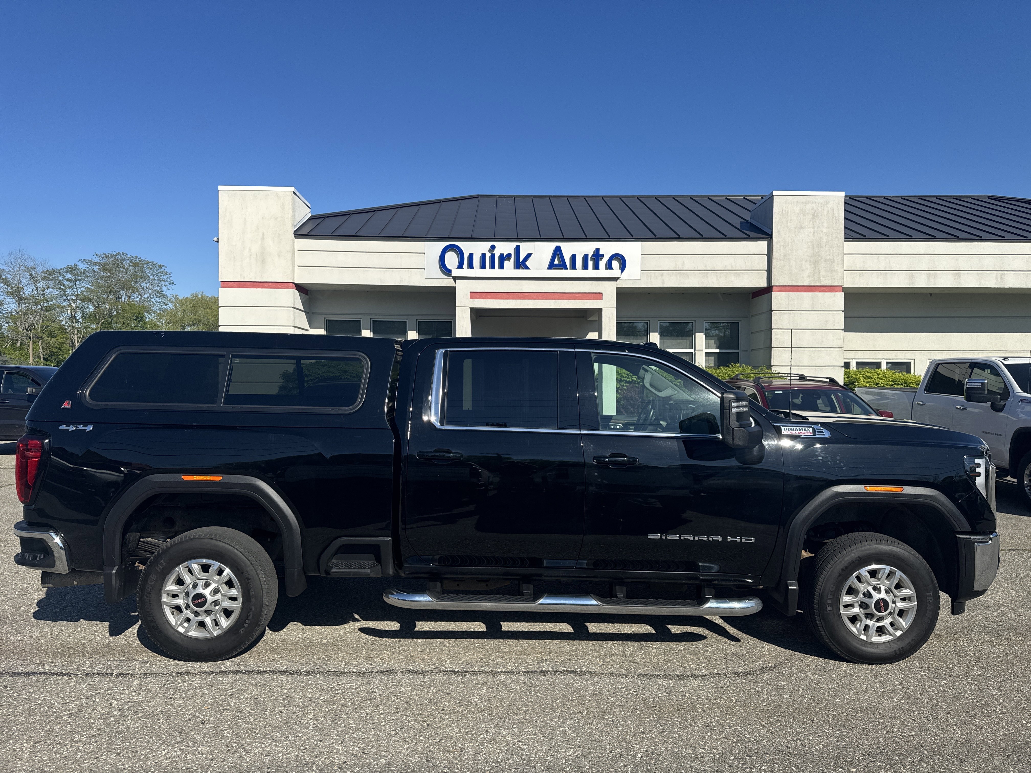 Used 2024 Onyx Black GMC SLE image 5