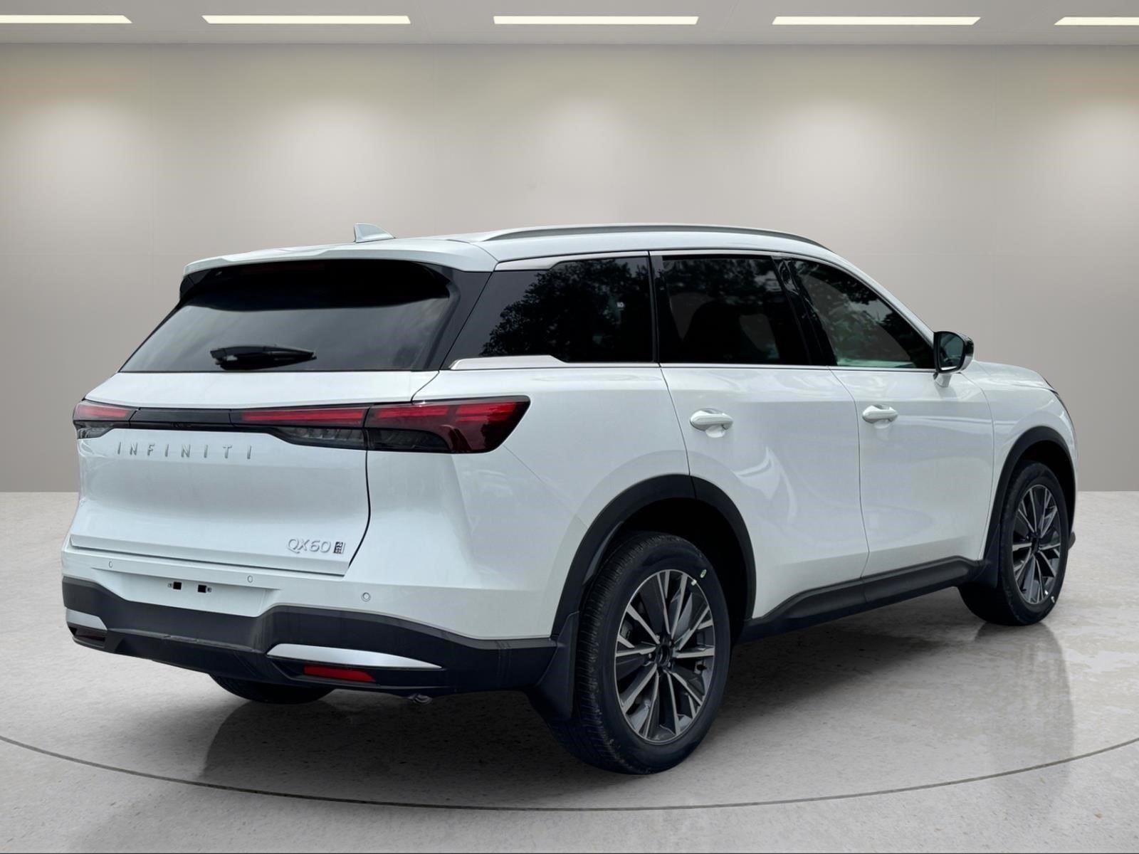 New 2027 RADIANT WHITE INFINITI Luxe AWD image 5