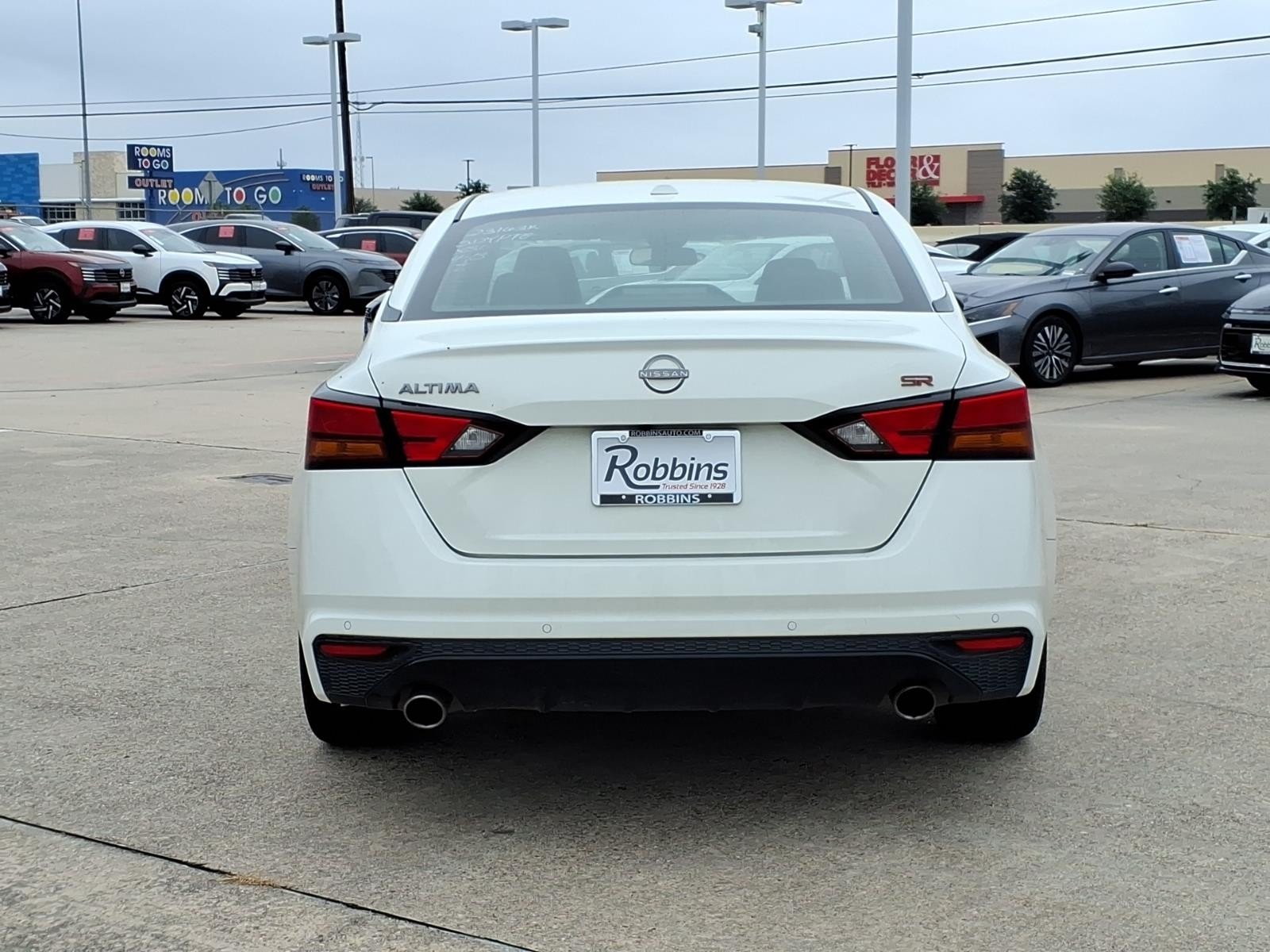 2023 Nissan Altima 2.5 SR White at G Motors