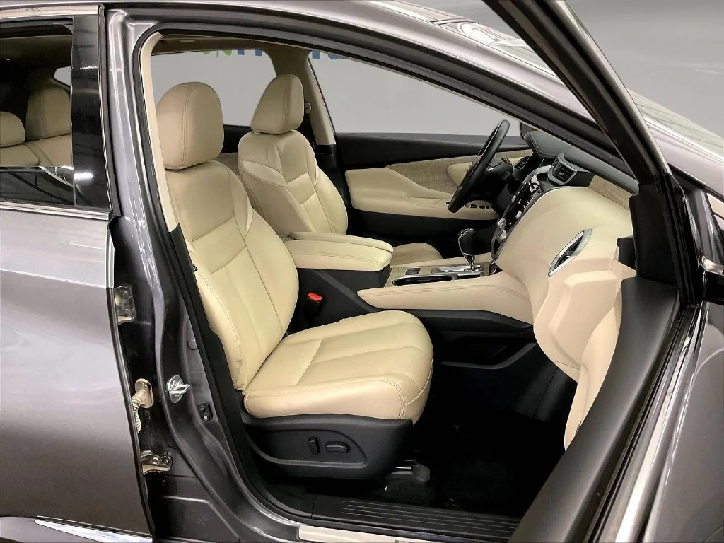 Used 2022 Gray Nissan SL image 11
