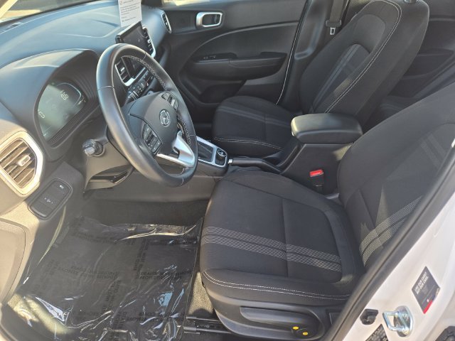 Used 2025 White Hyundai SEL image 11