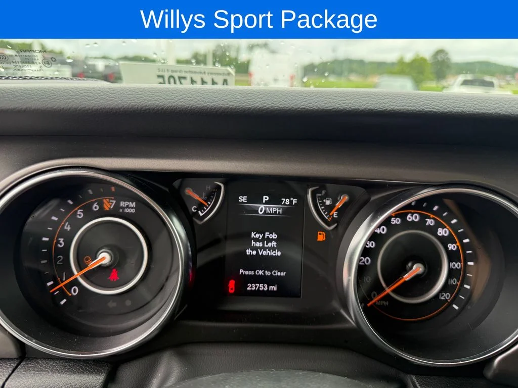 Used 2022 Silver Jeep Sport image 15