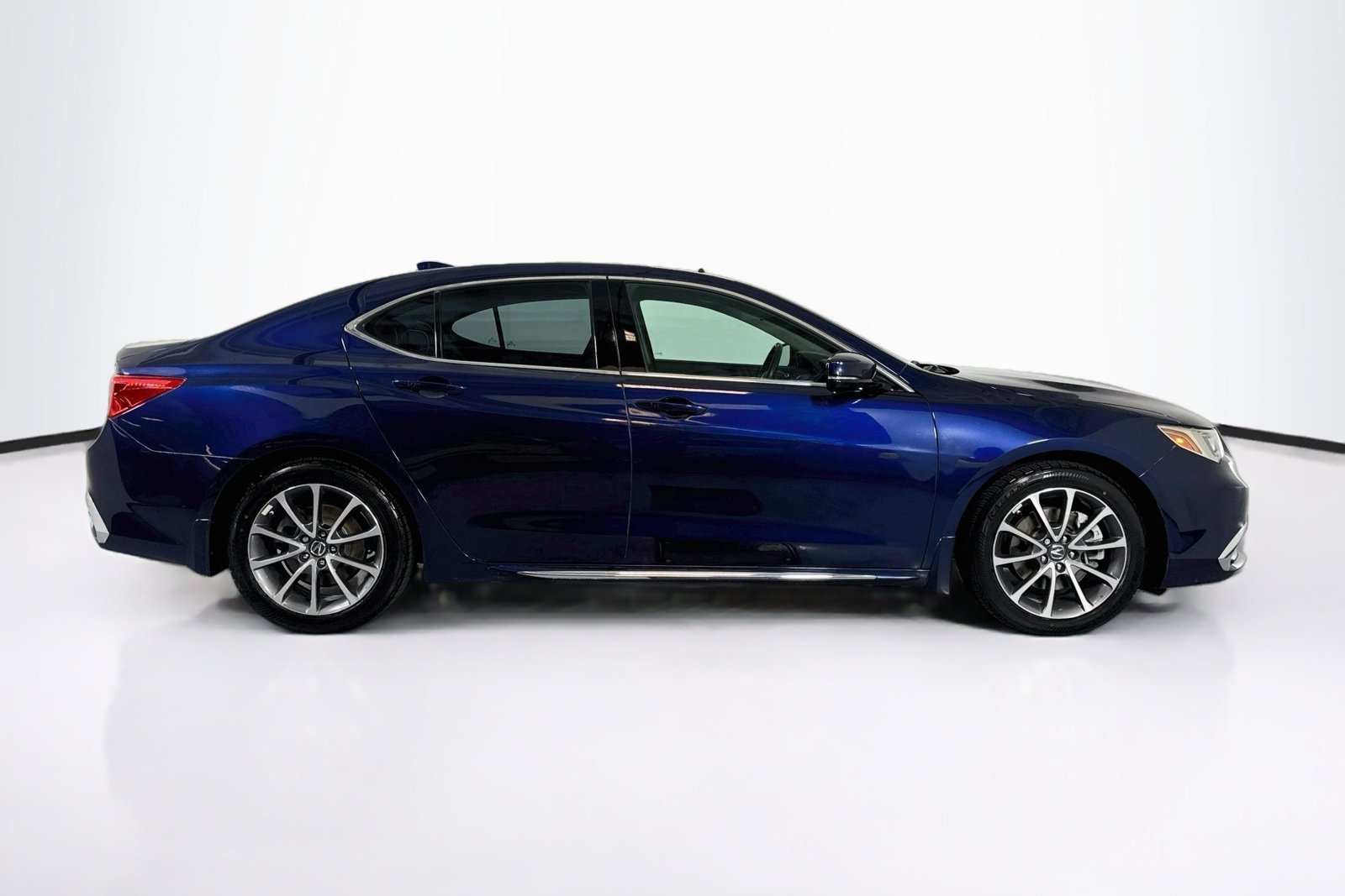 Used 2018 Fathom Blue Pearl Acura w/Technology Pkg image 4