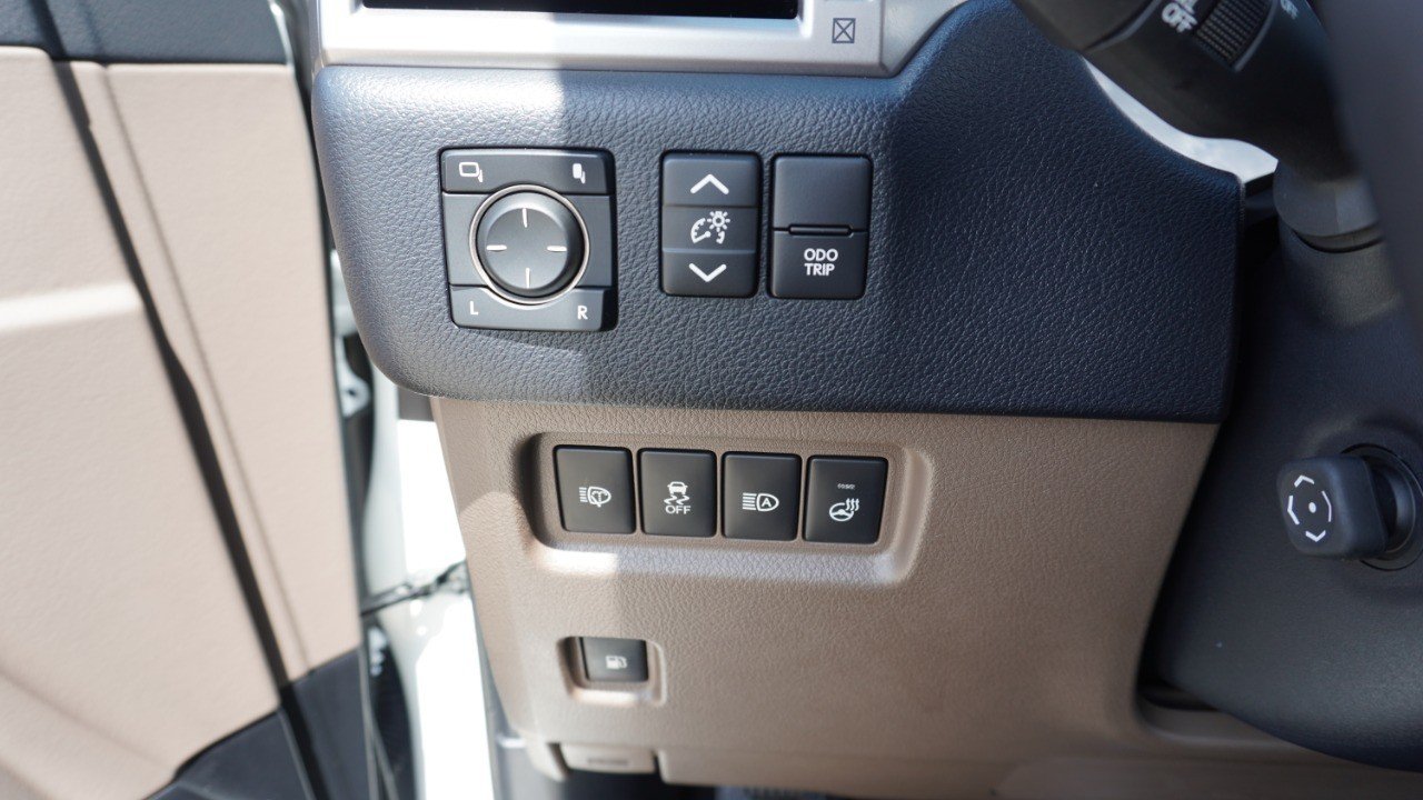 Certified Used 2023 EMINENT WHITE PEARL Lexus GX 460 Premium image 23