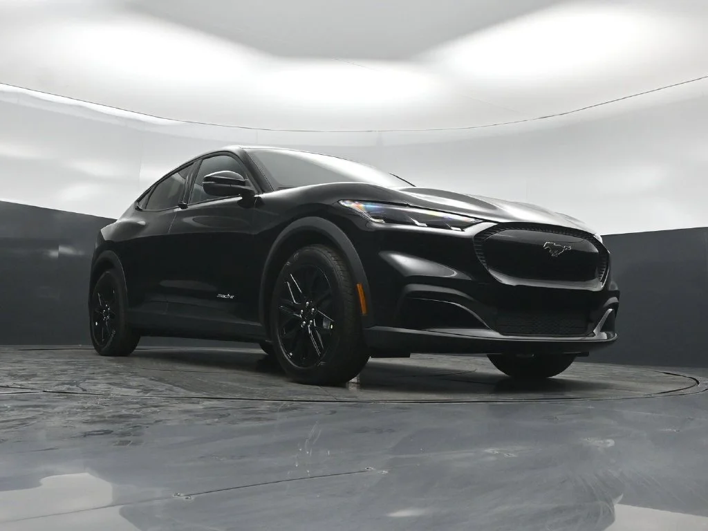 New 2026 Shadow Black Ford Select image 40