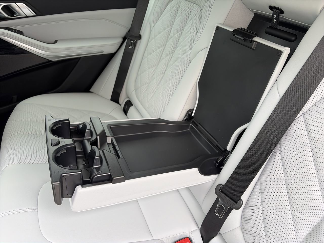 New 2026 Alpine White BMW xDrive40i image 33