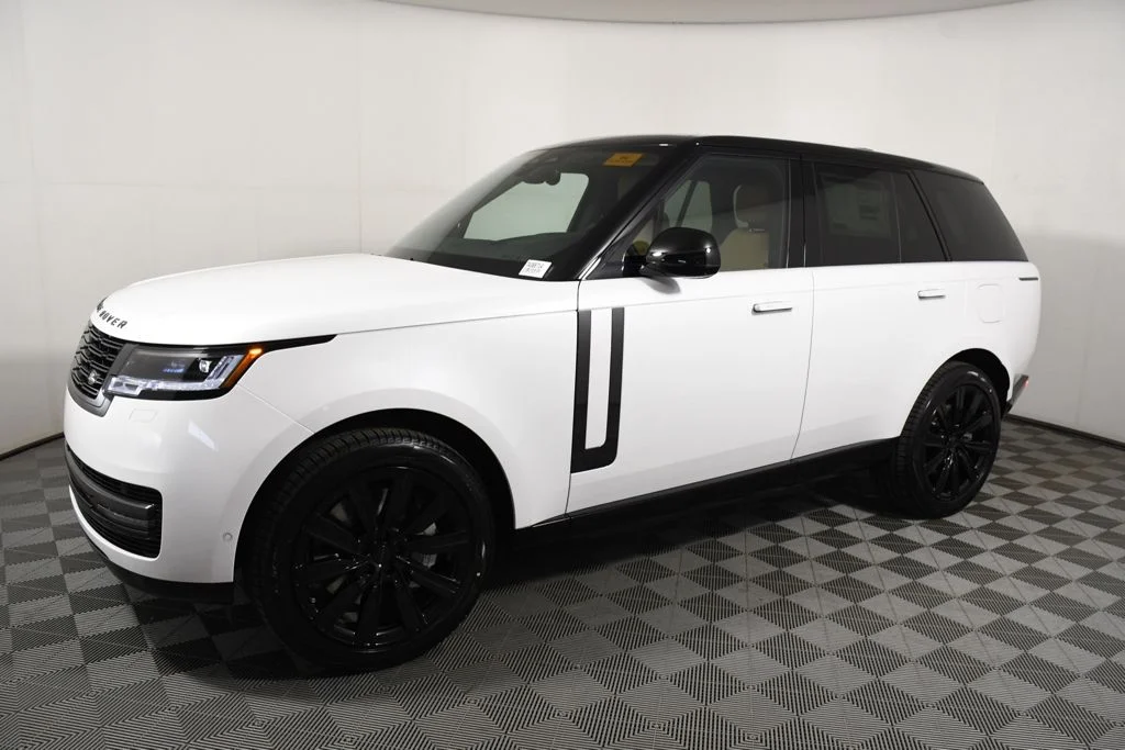 New 2026 Ostuni Pearl Wh Land Rover SE image 2