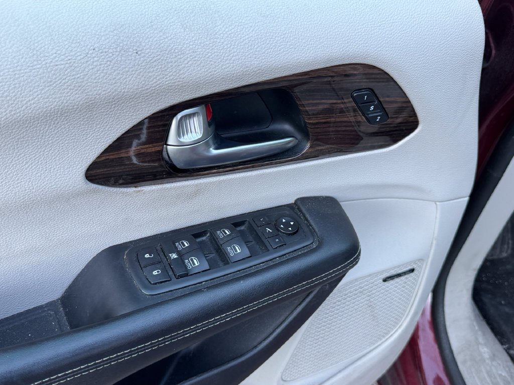 Used 2021 Red Chrysler Limited image 12