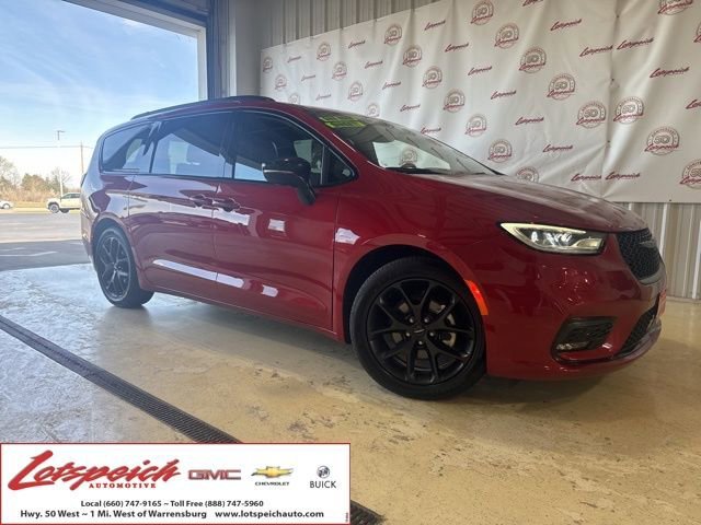 2025 Chrysler Pacifica Limited's photo