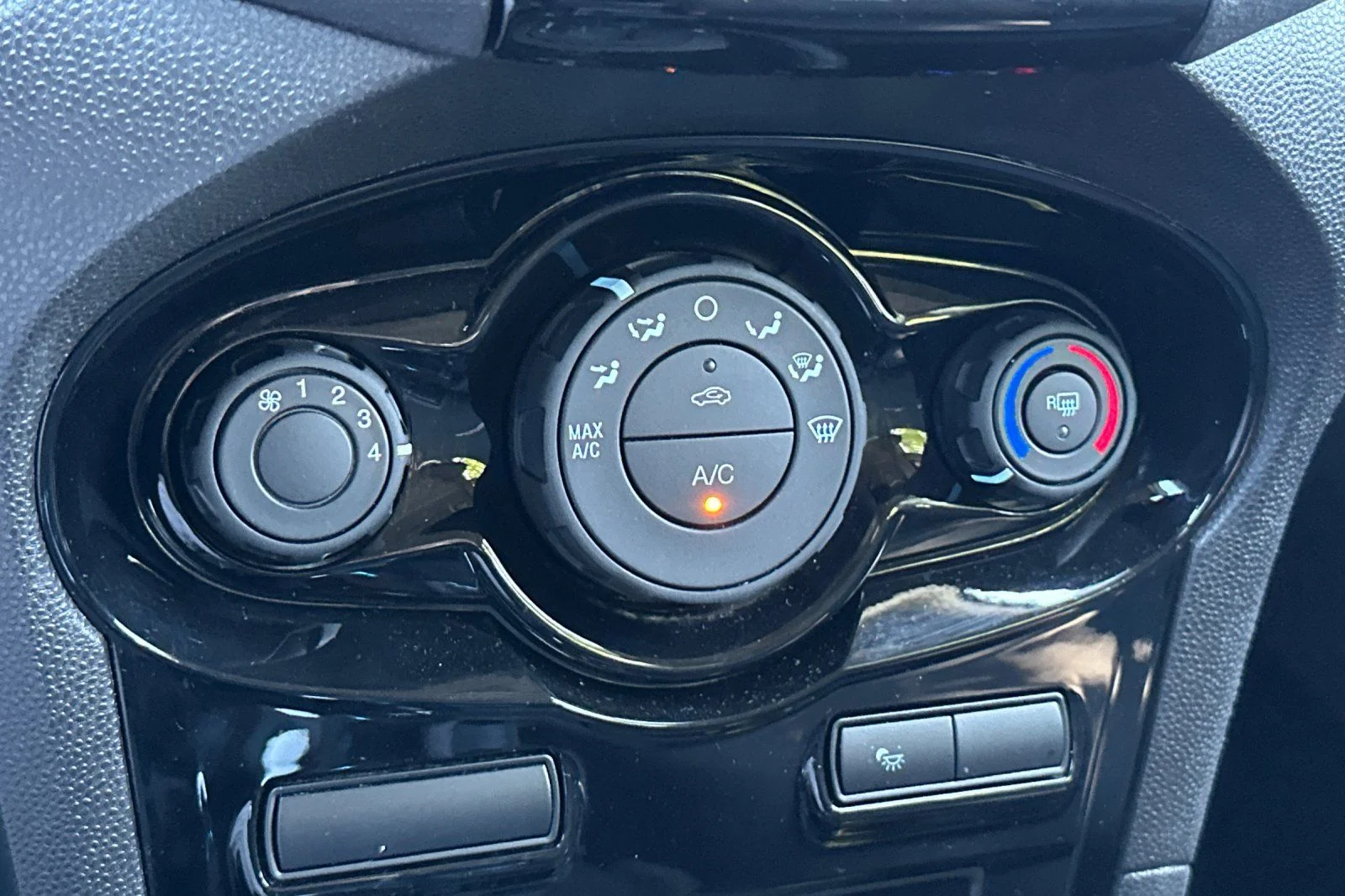 Used 2019 Oxford White Ford ST image 17