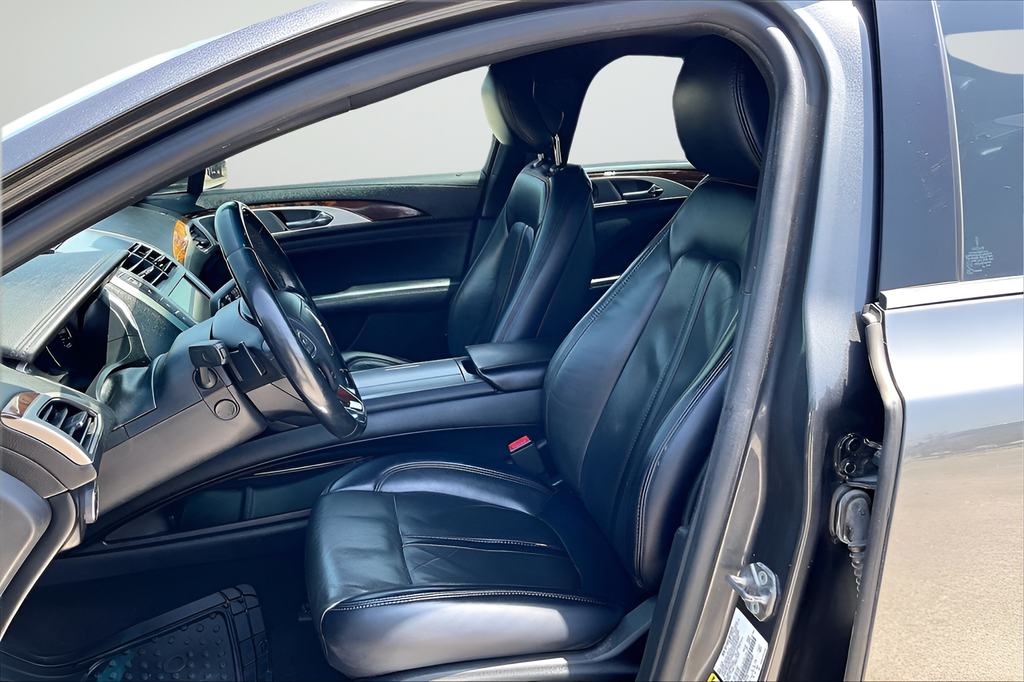 Used 2019 Gray Lincoln Reserve image 17