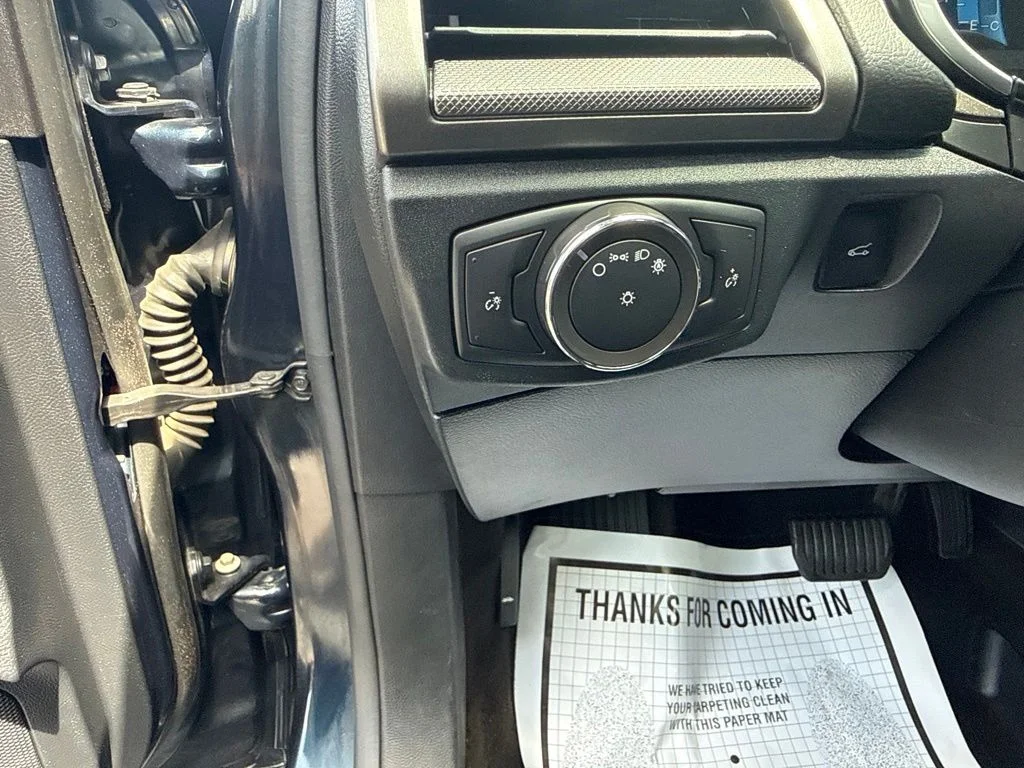 Used 2020 Blue Ford SE image 21