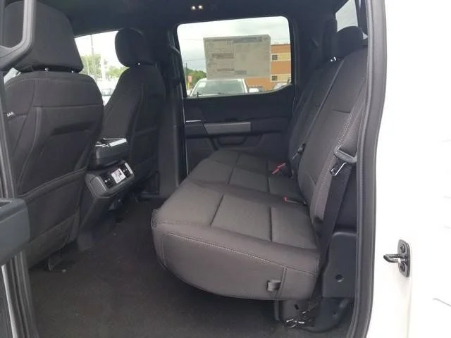 New 2026 Oxford White Ford XLT image 19