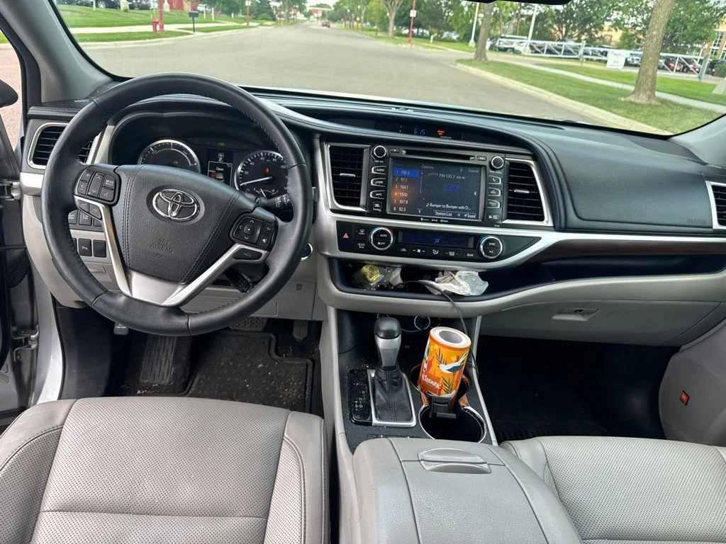 Used 2016 Silver Toyota Limited Platinum image 9