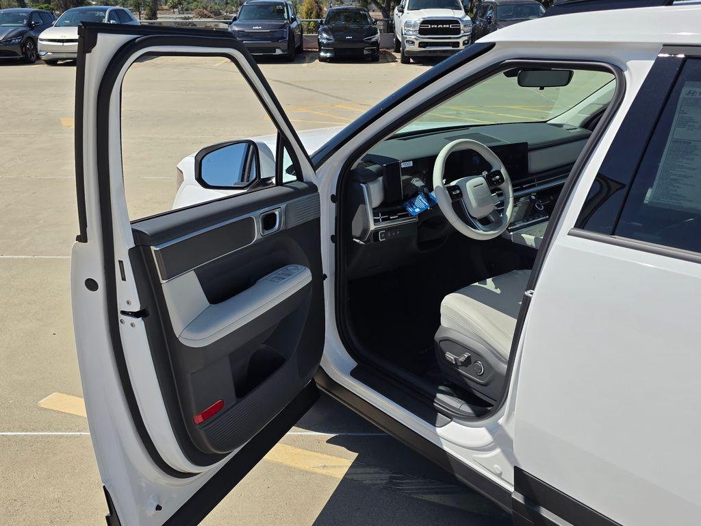 New 2026 White Hyundai SEL FWD image 35