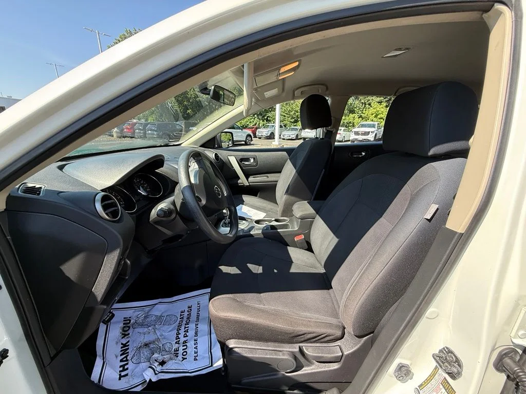 Used 2014 White Nissan S image 11
