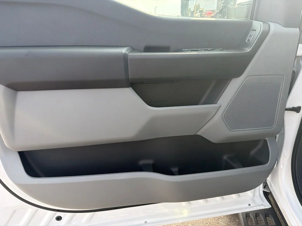New 2027 Oxford White Ford F-250® XL image 15