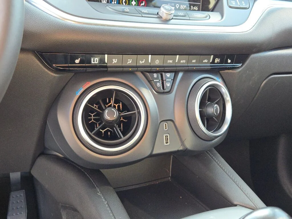 Used 2022 White Chevrolet LT image 27