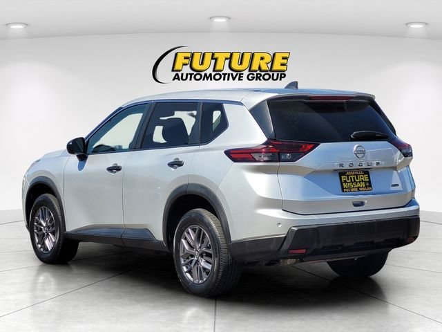 Used 2024 Silver Nissan S image 7