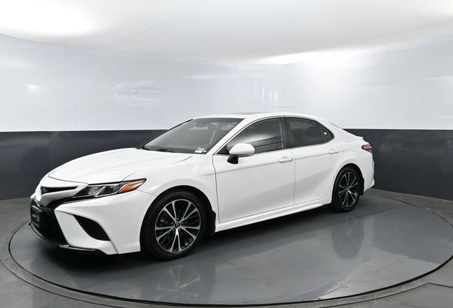 2020 Toyota Camry Hybrid SE