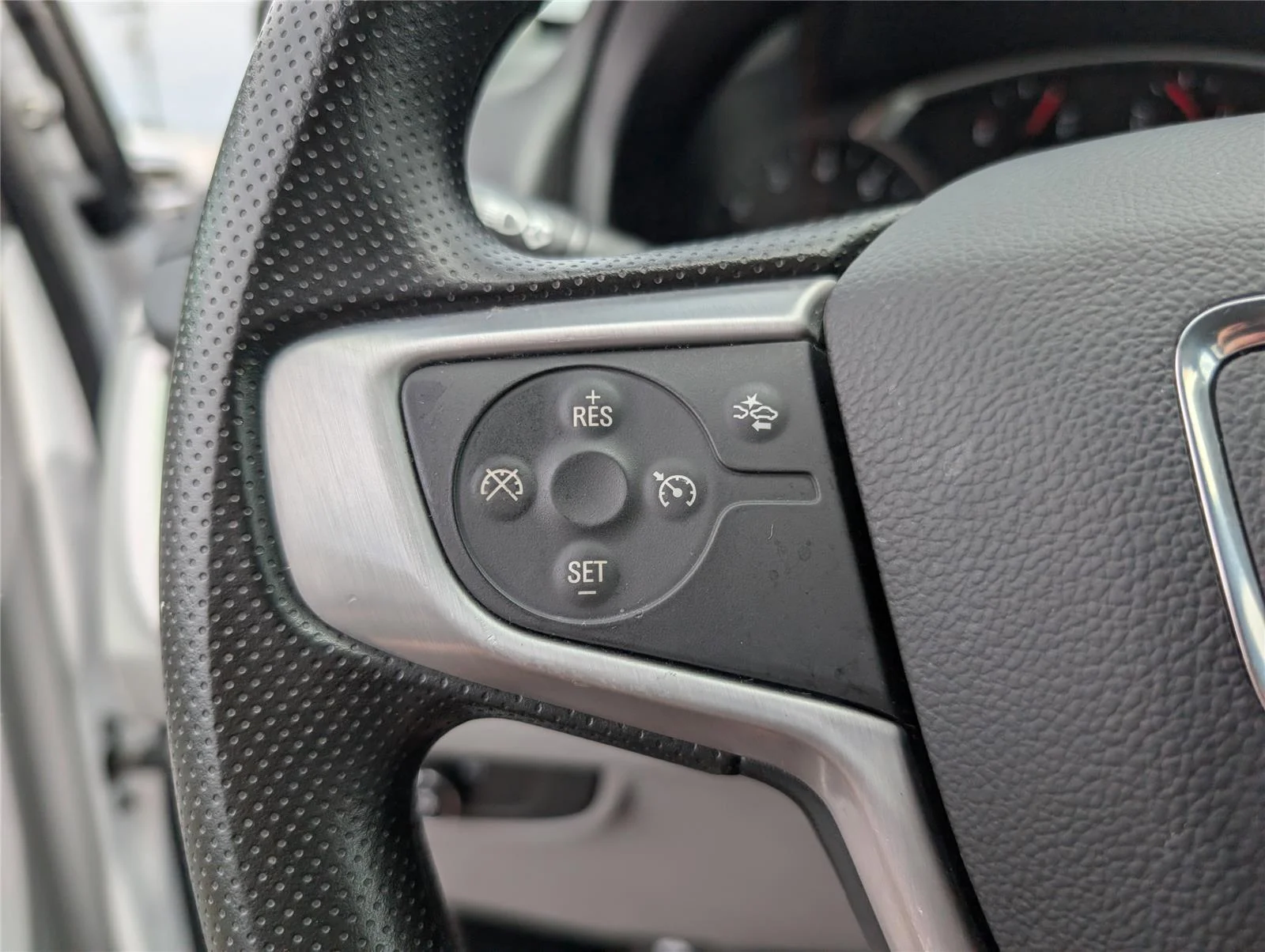 Used 2024 Summit White GMC SLE image 24