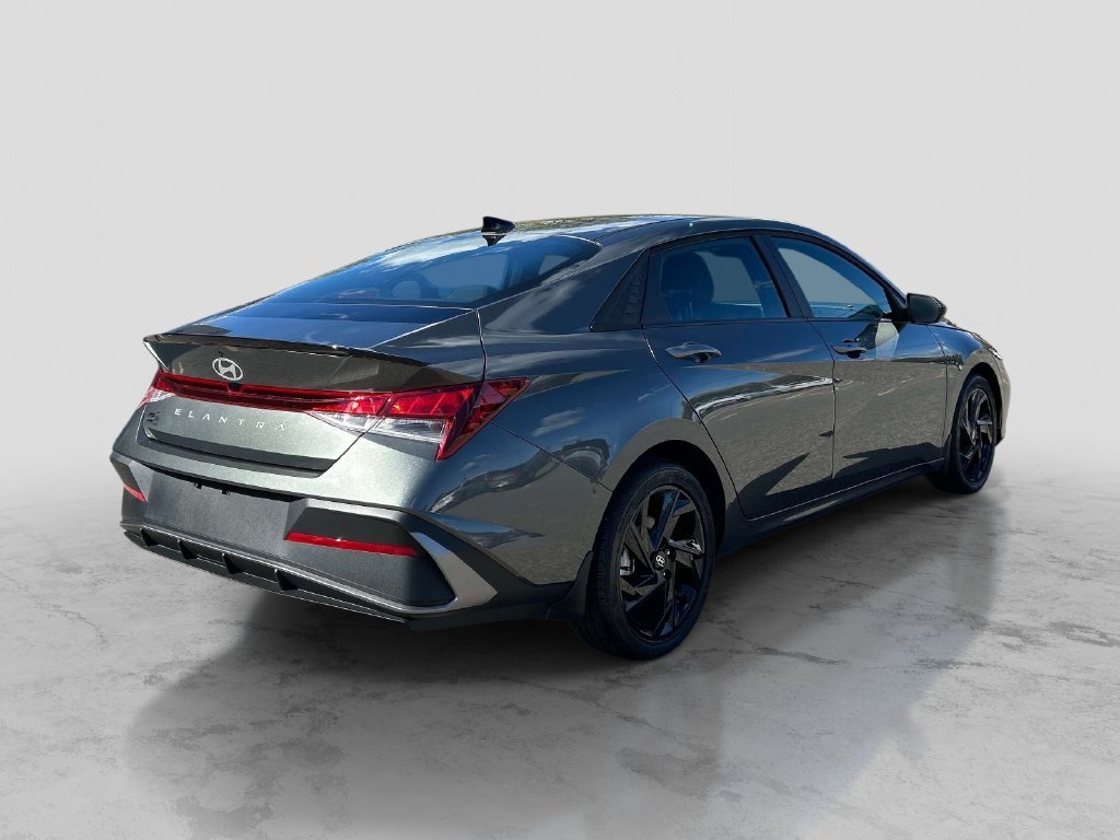 Used 2026 Gray Hyundai SEL Sport image 5